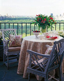 компактная мебель для небольшого балкона