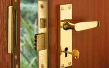 современные дверные замки