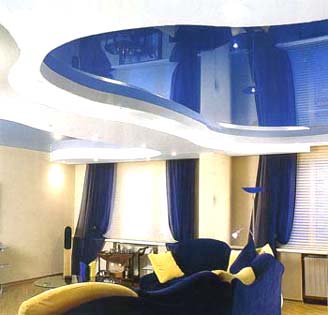 зеркальная поверхность натяжного потолка